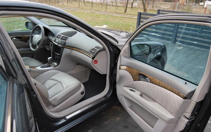 Mercedes-Benz Klasa E cena 7900 przebieg: 320986, rok produkcji 2004 z Zamość małe 29